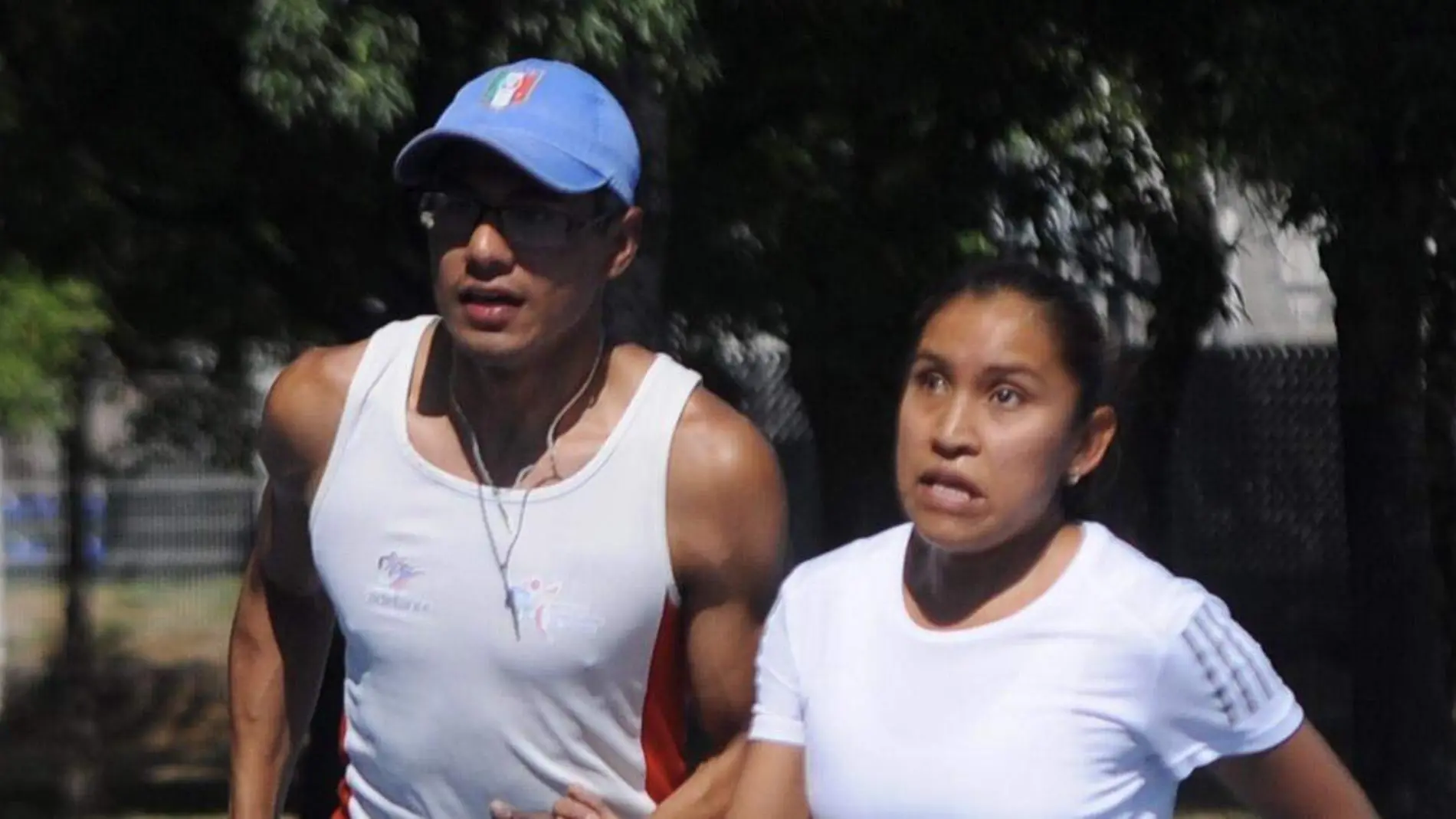 Diana Coraza entrenando con su guía Jorge Gaspar